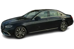 Mercedes E-Class szem&eacute;lyaut&oacute; b&eacute;rl&eacute;s sofőrrel