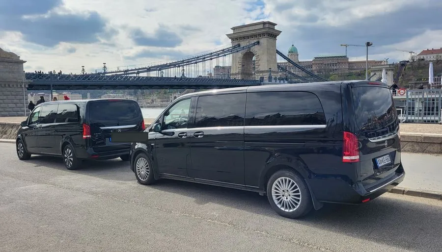 V&aacute;rosn&eacute;z&eacute;s Mercedes j&aacute;rművel